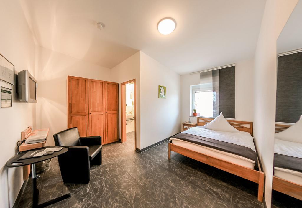 Inwest Hotel Garni Крайльсхайм Номер фото
